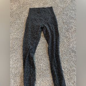 Lululemon 28’ Size 4 Leggings